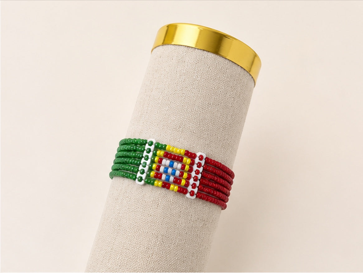 Tintabeads handgemaakte kralenarmband in de kleuren van de Portugese vlag met het iconische wapenschild.